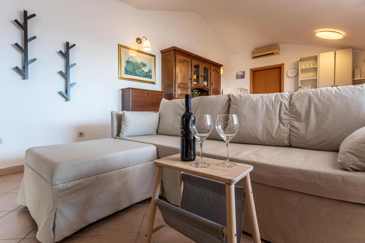 Apartment Tereza Malinska Eksteriør bilde